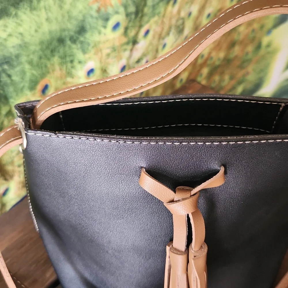 FOSSIL  New condition  black & tan leather crossbody hand bag. - Picture 3 of 7